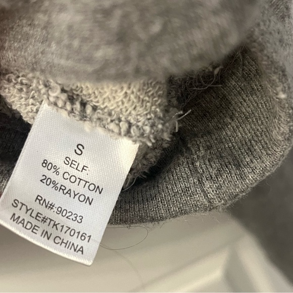 L.A. hearts Grey Sweater with ruffle on arm - Picture 6 of 8